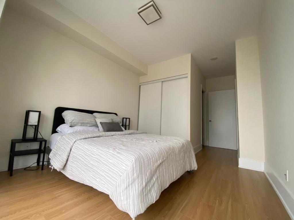 Grand View 2Br/2Ba Condos Cn Tower,Union,Tiff/Mtcc โตรอนโต ภายนอก รูปภาพ
