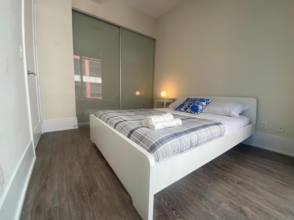 Grand View 2Br/2Ba Condos Cn Tower,Union,Tiff/Mtcc โตรอนโต ภายนอก รูปภาพ