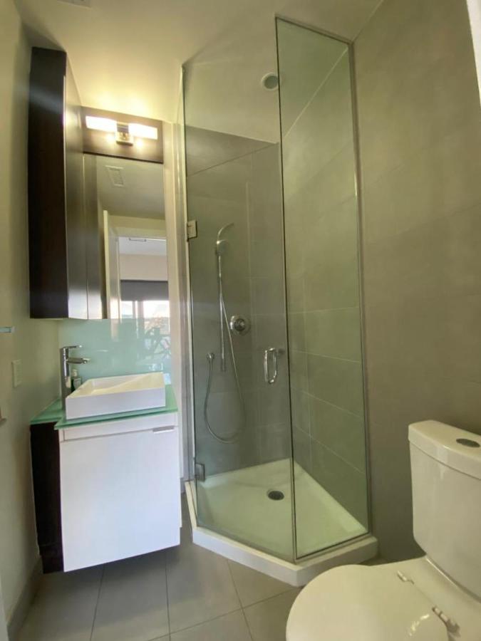Grand View 2Br/2Ba Condos Cn Tower,Union,Tiff/Mtcc โตรอนโต ภายนอก รูปภาพ